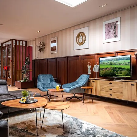 Valckenborgh - Centre & Parking 팔켄뷔르흐안더횔