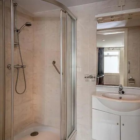 호텔 Valckenborgh - Centre & Parking 3*