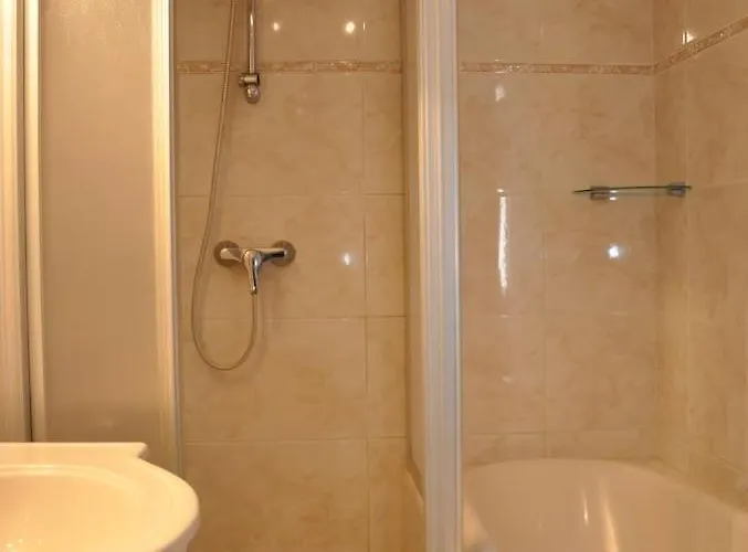 فندق Valckenborgh - Centre & Parking 3*